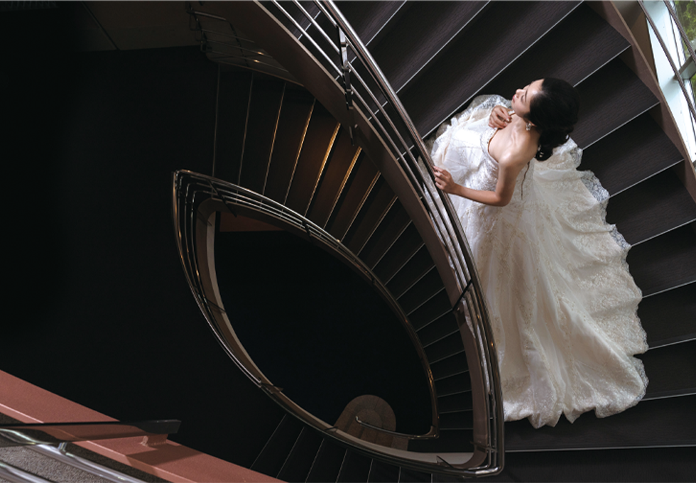 ウェディングプランナーの紹介写真　ウェディングドレス